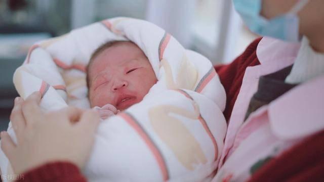 宝宝出生视频播放,温馨感动的生命启航